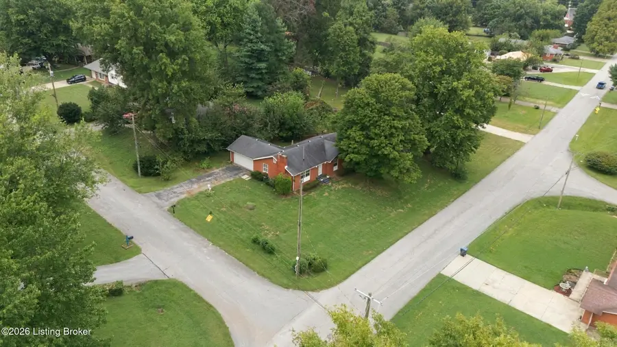 10300 S Dodge Ln, Louisville, KY 40272 - #2