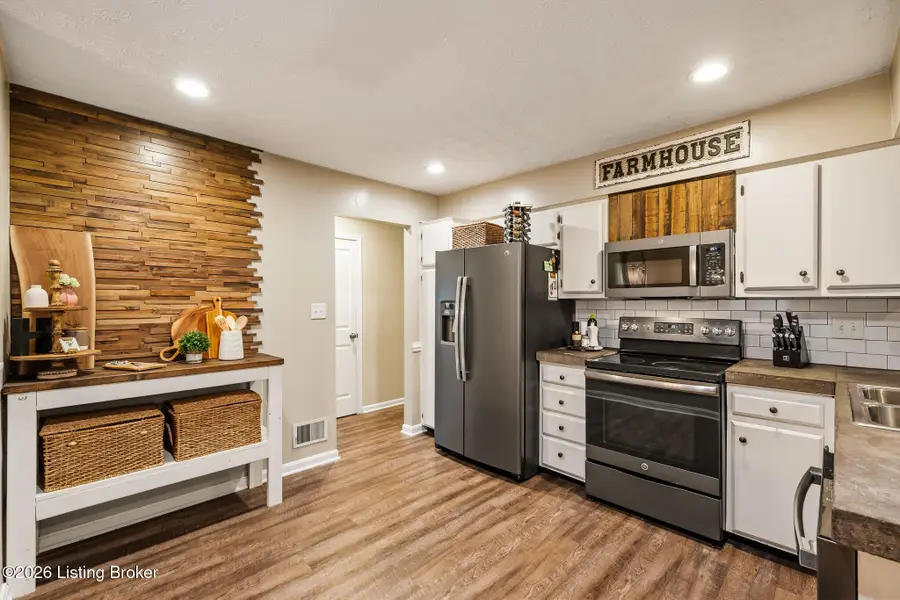 9312 Le Beau Ct, Jeffersontown, KY 40299 - #3