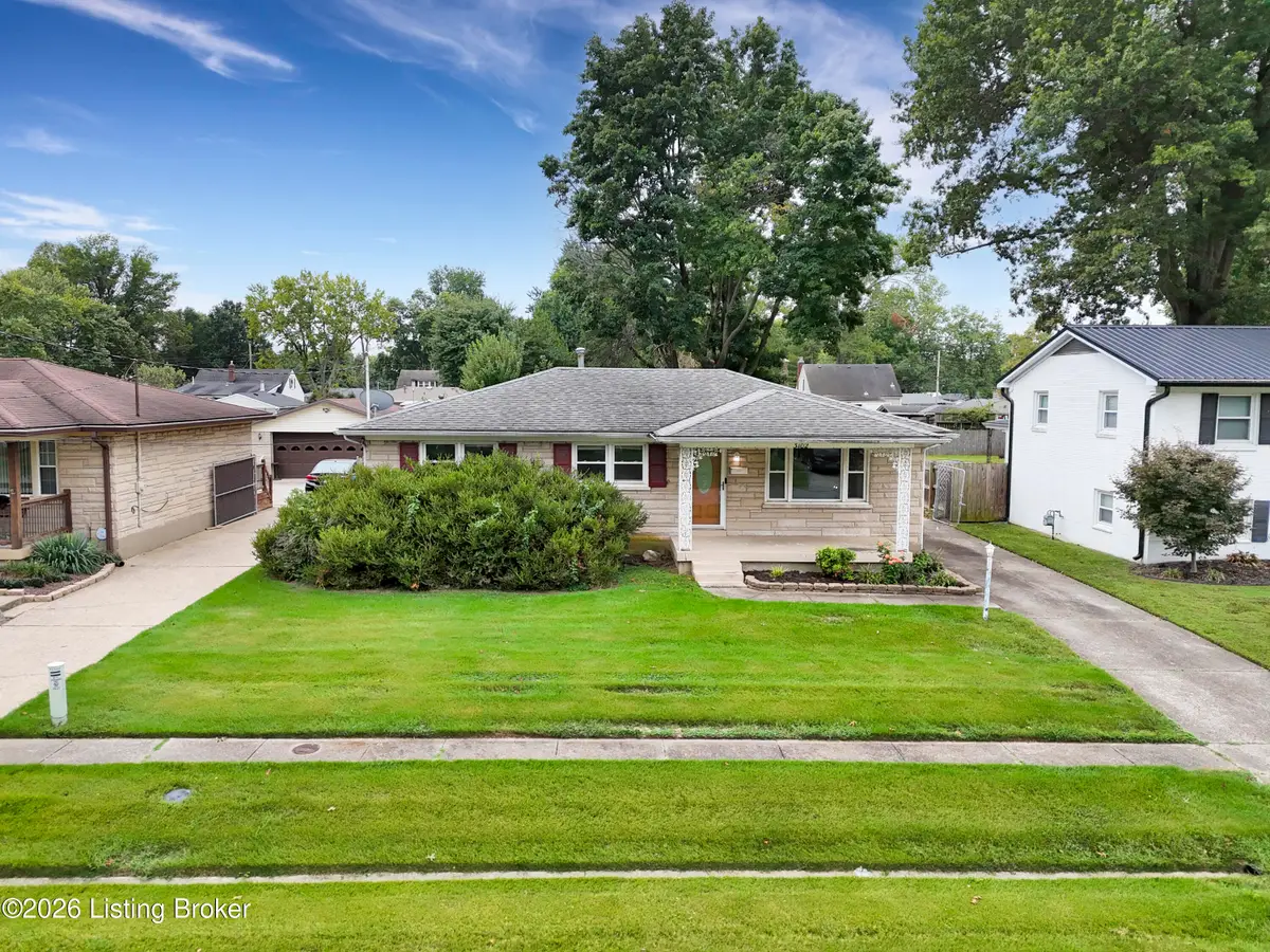 3102 Flair Knoll Dr, Louisville, KY 40216 - #1