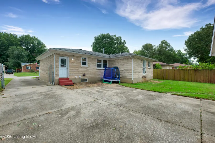 3102 Flair Knoll Dr, Louisville, KY 40216 - #3