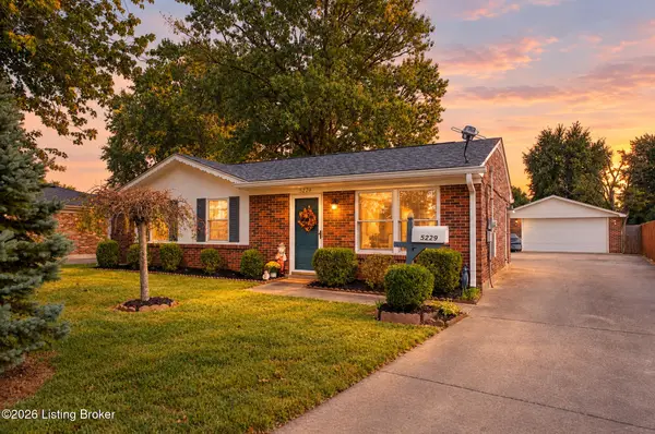 5229 Mount Holyoke Dr, Louisville, KY 40216