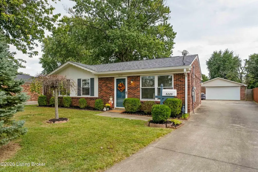 5229 Mount Holyoke Dr, Louisville, KY 40216 - #3