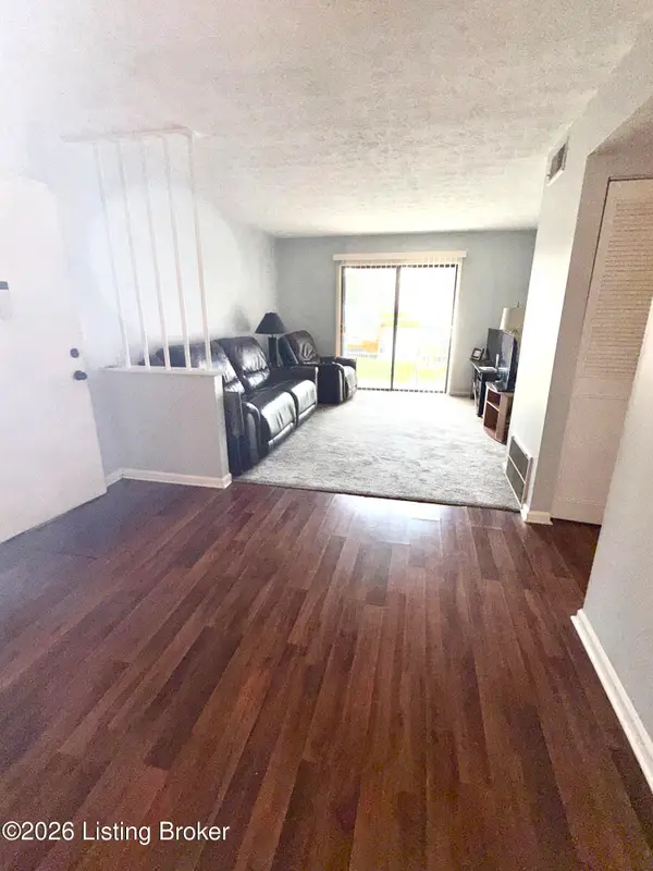 7074 Wildwood Cir #APT 164, Louisville, KY 40291