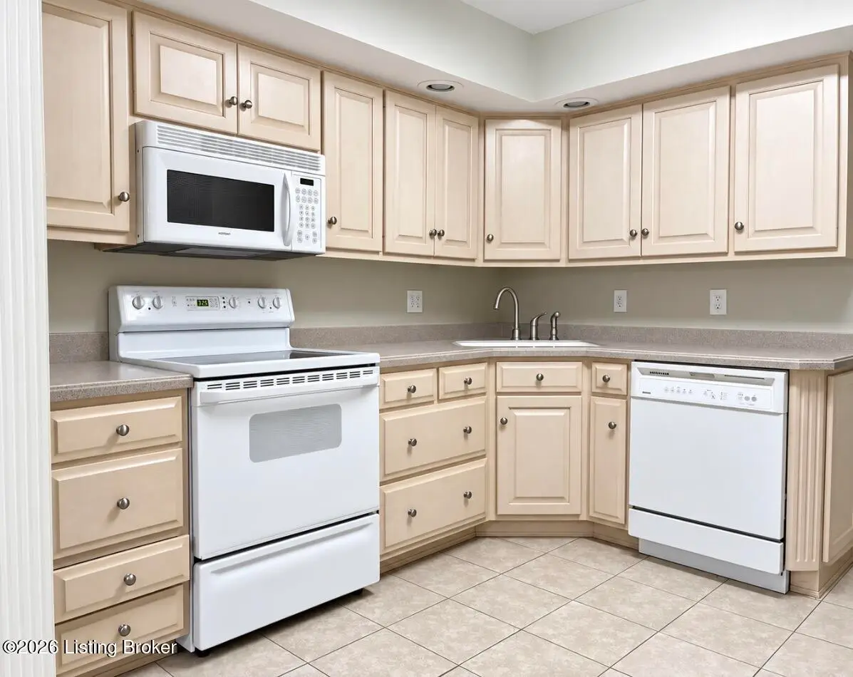 161 Thierman Ln #1H, Louisville, KY 40207 - #1