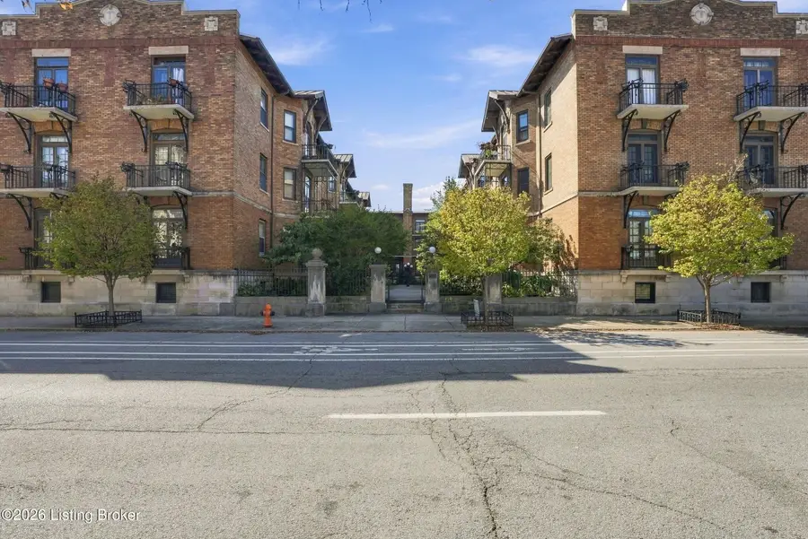 420 W Breckinridge St #APT C4, Louisville, KY 40203 - #2