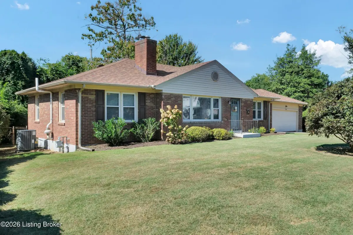 2902 Cambridge Rd, Louisville, KY 40220 - #1