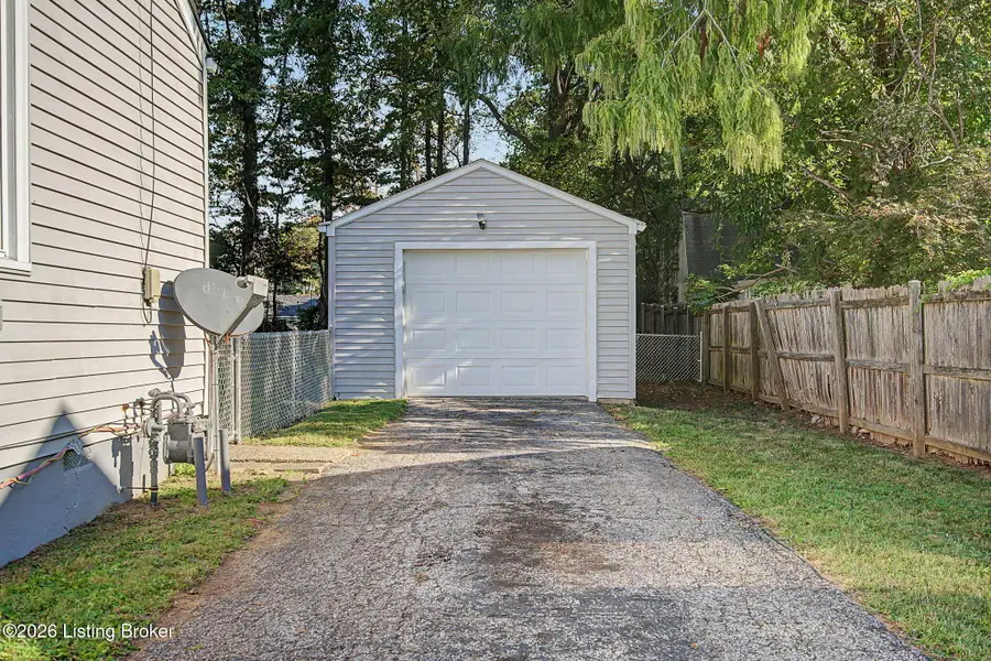 1823 Kingsford Dr, Louisville, KY 40216 - #3