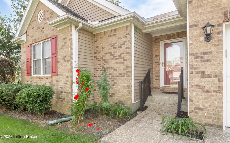 213 Saint Regis Dr, Shelbyville, KY 40065 - #2