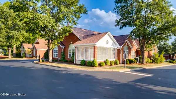 8228 St Andrews Village Dr, Louisville, KY 40241