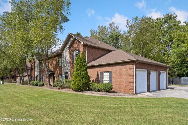 202 Hampton Place Ct, Louisville, KY 40118