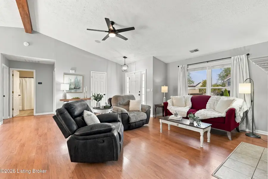 433 Lincoln Station Dr, Simpsonville, KY 40067 - #2