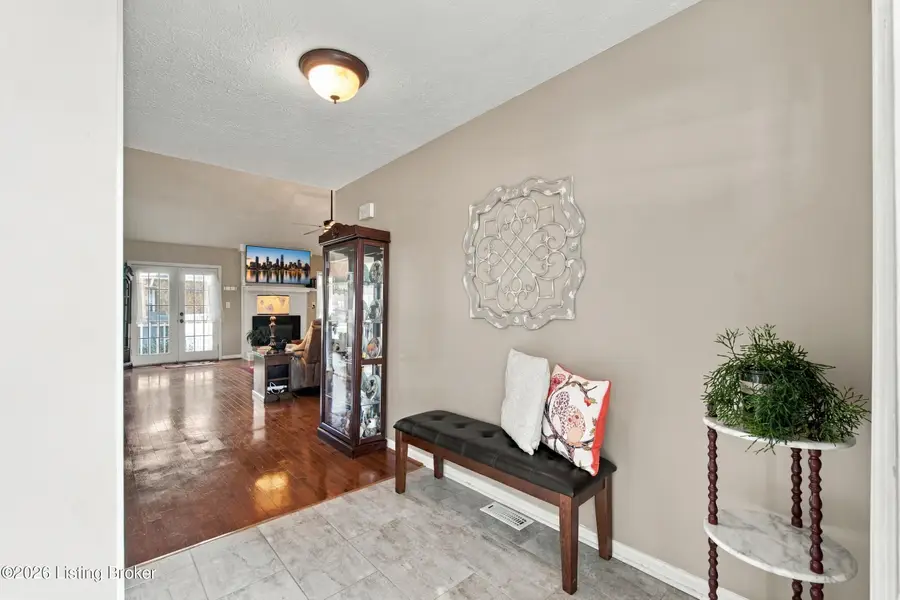 1318 Worth Ave, Shepherdsville, KY 40165 - #3