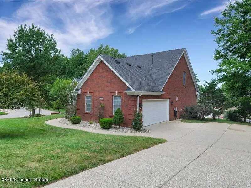 7505 Deer Hollow Ln, Louisville, KY 40214 - #2