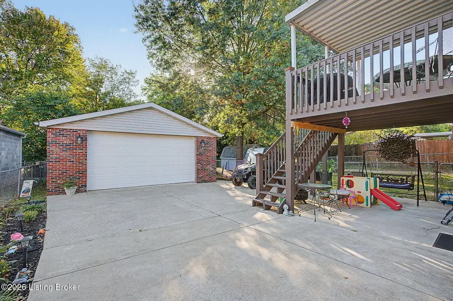 9203 Fairridge Dr, Louisville, KY 40229 - #2