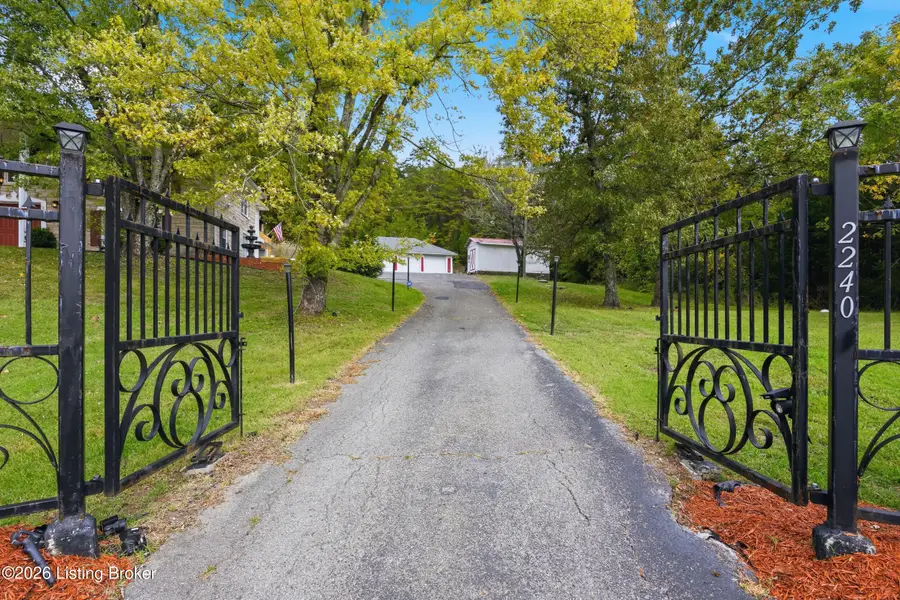 2240 Raymond Rd, Shepherdsville, KY 40165 - #2