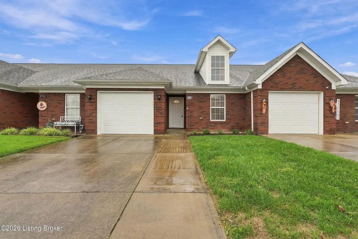 6704 Eagle Wood Dr, Louisville, KY 40272 - #1