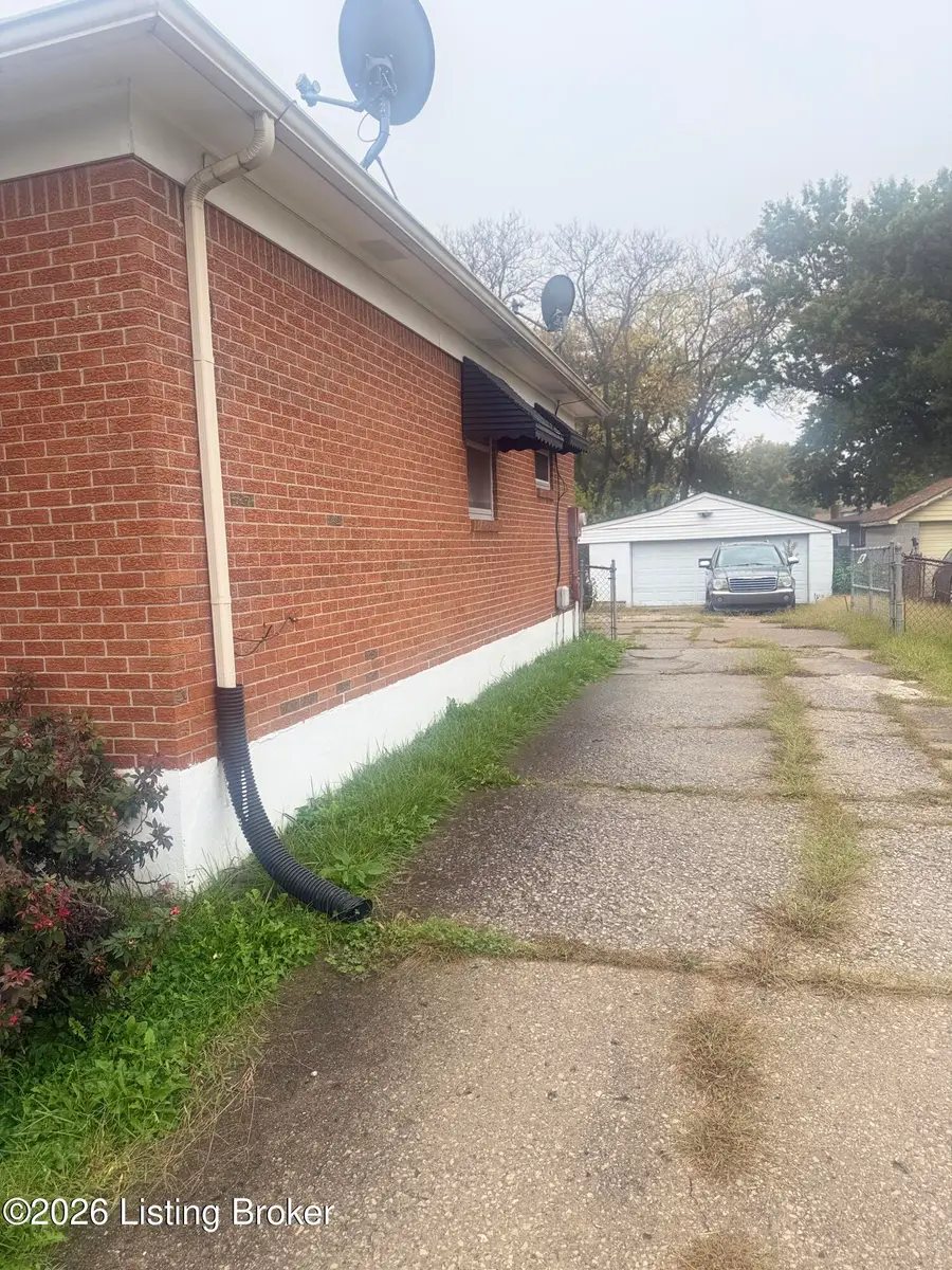 1406 Wills Ct, Louisville, KY 40211 - #2