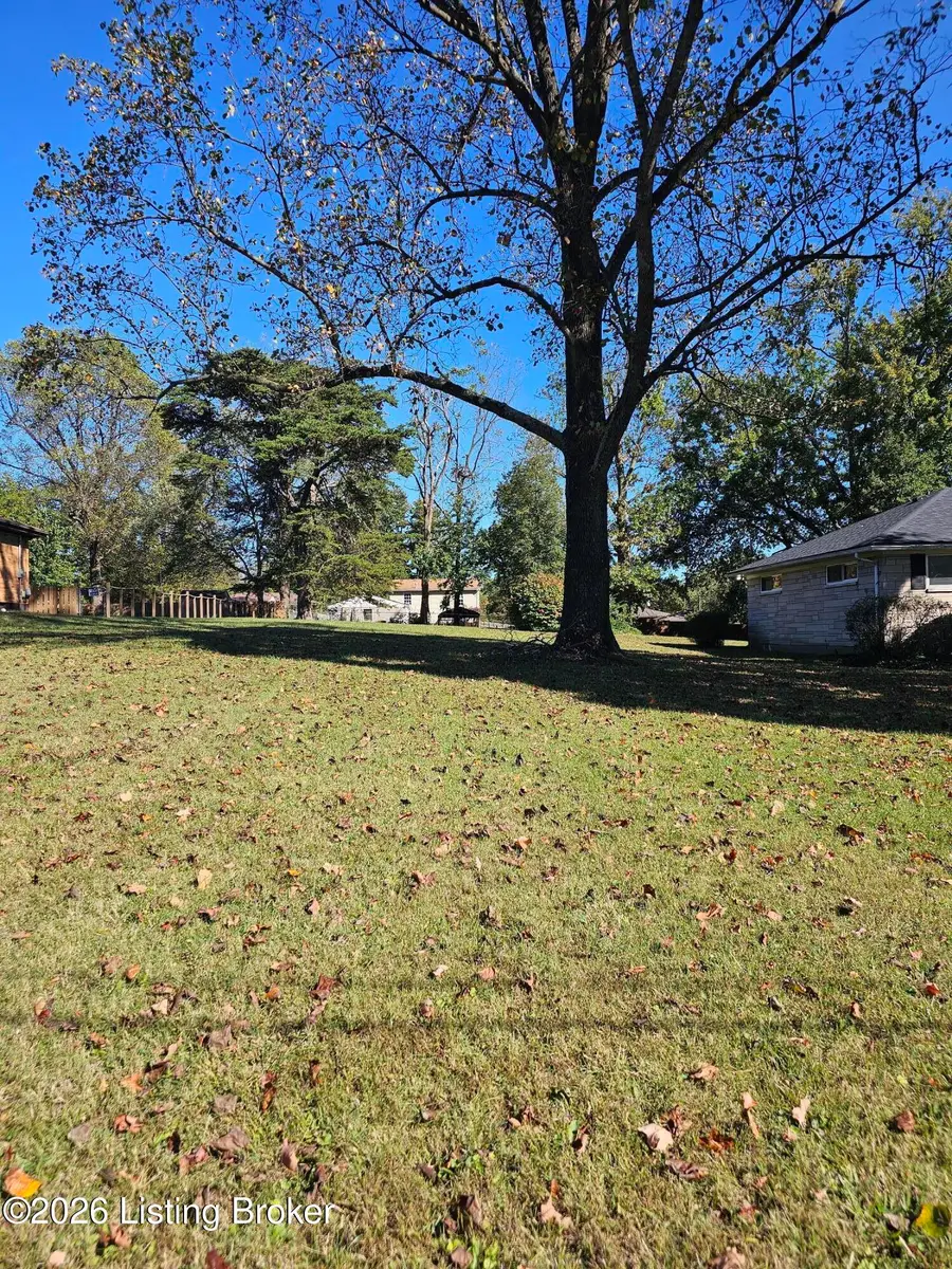 6143 Overhill Dr, Louisville, KY 40229 - #3
