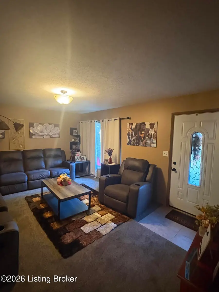 9814 Farnham Dr, Louisville, KY 40223 - #3
