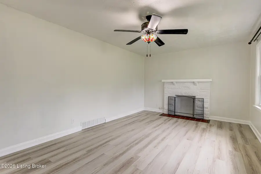 3240 Poplar View Dr, Louisville, KY 40216 - #3