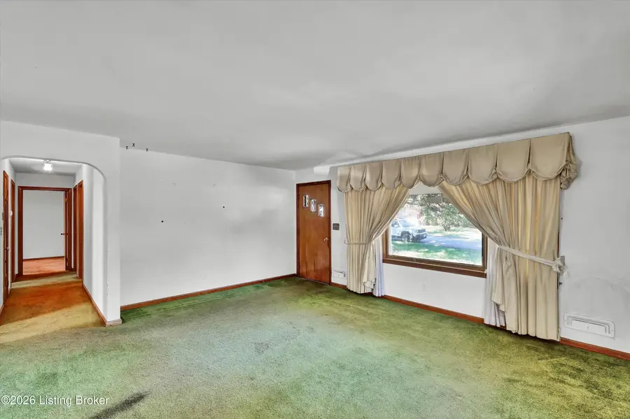 1704 Kennedy Rd, Louisville, KY 40216 - #2