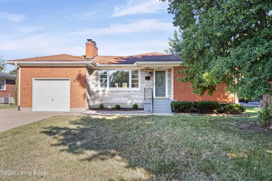 2207 Liverpool Ln, Louisville, KY 40218 - #2