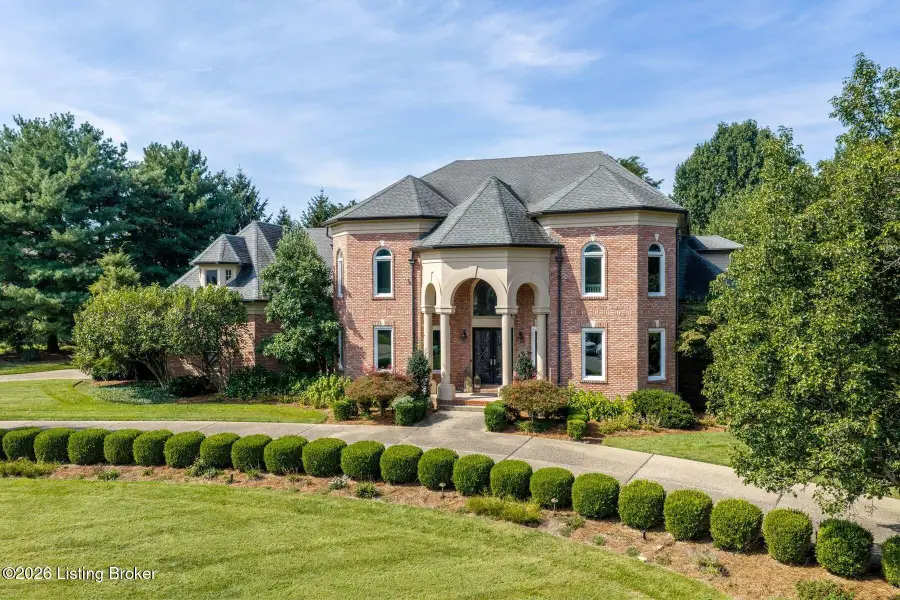 213 Mockingbird Gardens Dr, Louisville, KY 40207 - #2