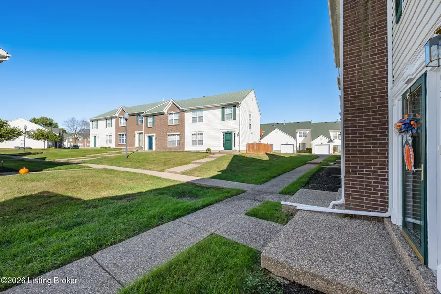 8031 Aspen Green Ln, Louisville, KY 40291 - #2