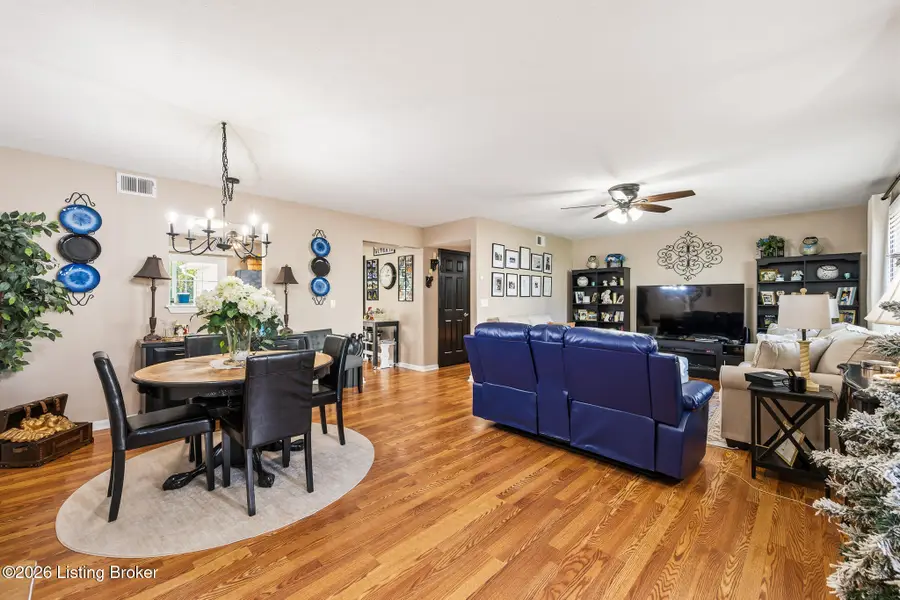 8031 Aspen Green Ln, Louisville, KY 40291 - #3