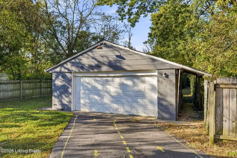 9816 Titan Dr, Louisville, KY 40229 - #2