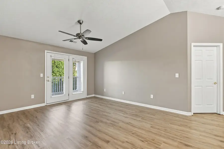 2704 Bradford Commons Dr #304, Louisville, KY 40299 - #2