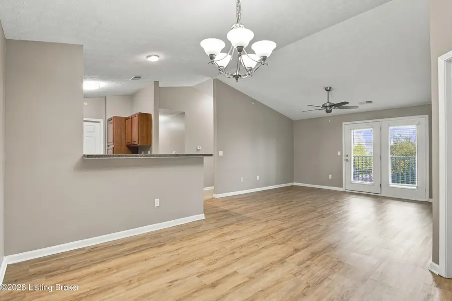 2704 Bradford Commons Dr #304, Louisville, KY 40299 - #3