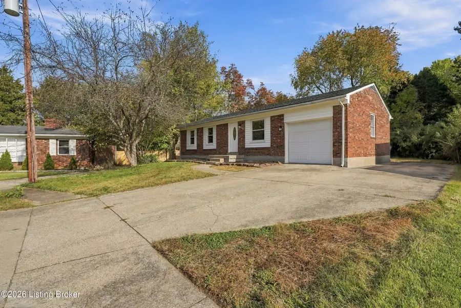 9205 Fawnridge Pl, Louisville, KY 40229 - #2