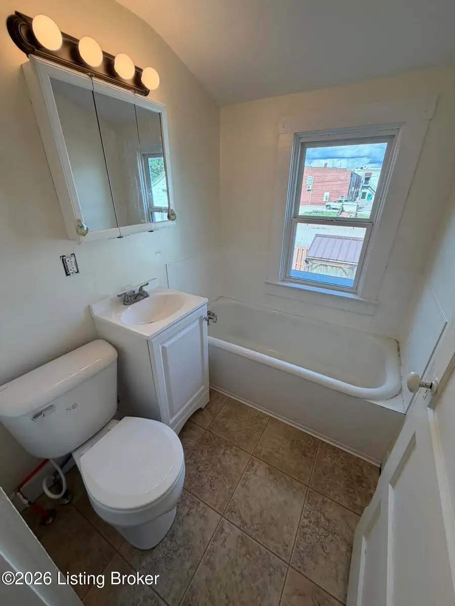 209 S Breckinridge St, Hardinsburg, KY 40143 - #2