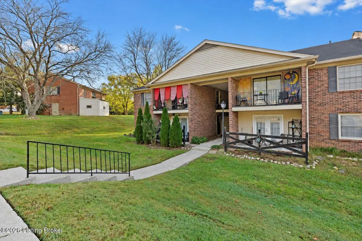 8017 Montero Dr, Prospect, KY 40059 - #1