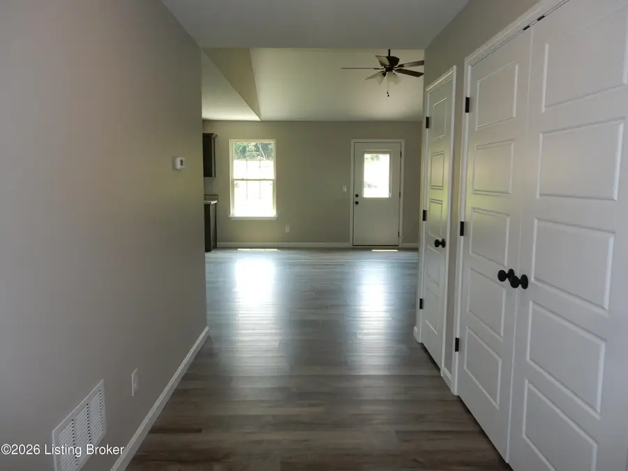 131 Diane Ct, Lebanon Junction, KY 40150 - #3