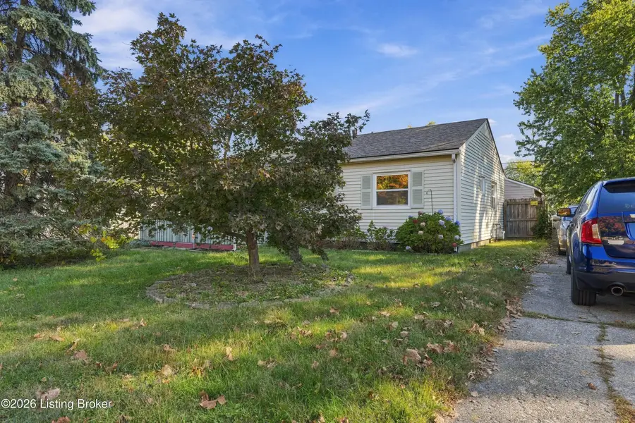 3303 Emerald Dr, Jeffersontown, KY 40299 - #2