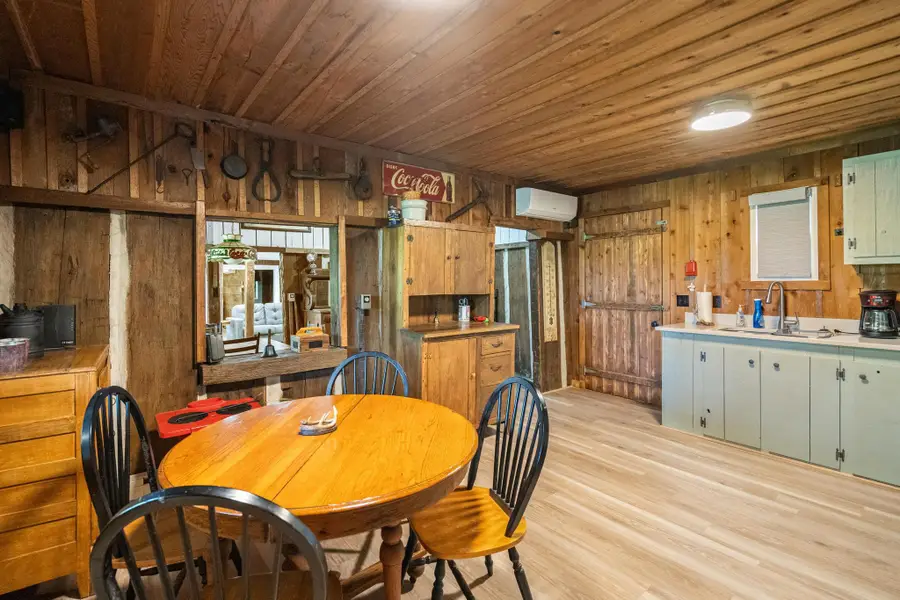 525 Lake Road, East Bernstadt, KY 40729 - Image #3