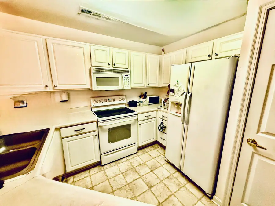 969 Mistflower Lane, Florence, KY 41042 - Image #2