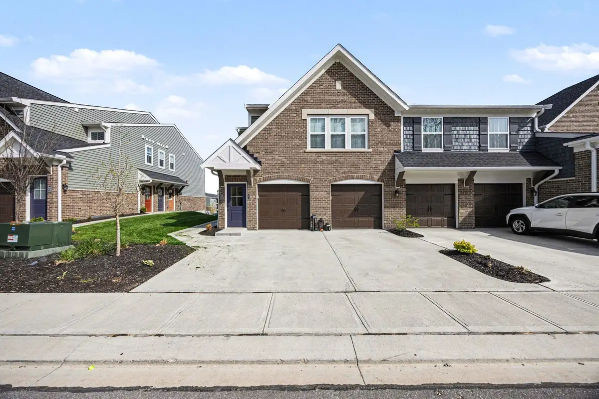 628 Foxhill Drive #10-101, Crescent Springs, KY 41017 - #1