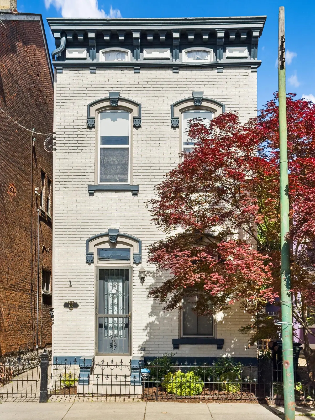 910 Main Street, Covington, KY 41011 - #1