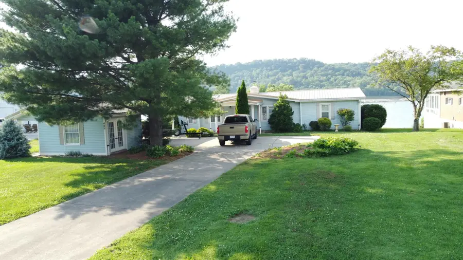 405 E High Street, Warsaw, KY 41095 - #2
