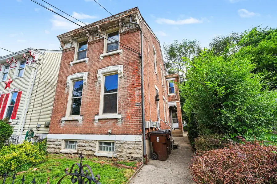 322 E 17th Street, Covington, KY 41014 - #3