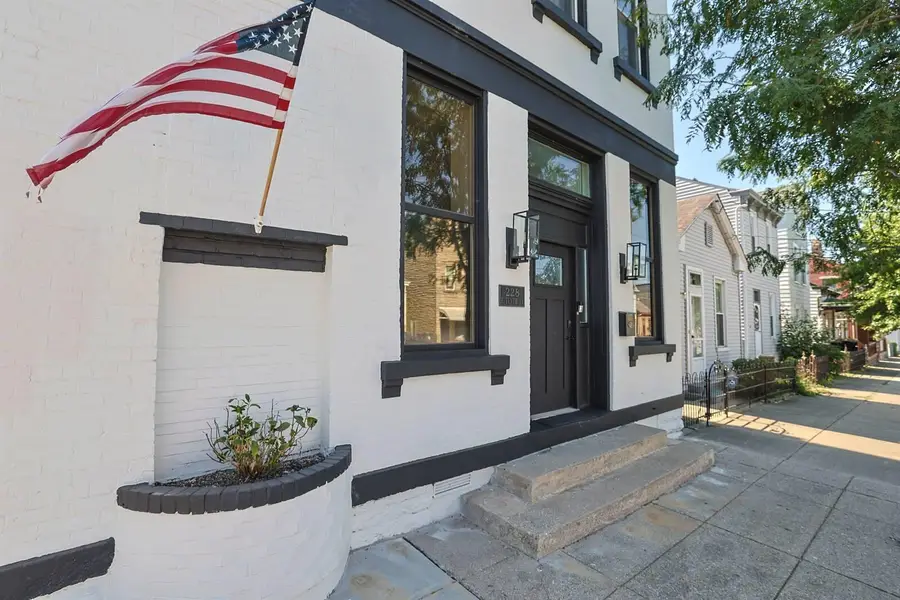 228 E 10th Street, Newport, KY 41071 - #2