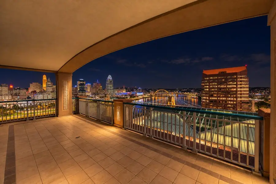 100 W Rivercenter Boulevard #2A, Covington, KY 41011 - #3
