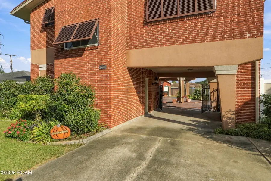66 Howard Street, Gretna, LA 70053 - #3