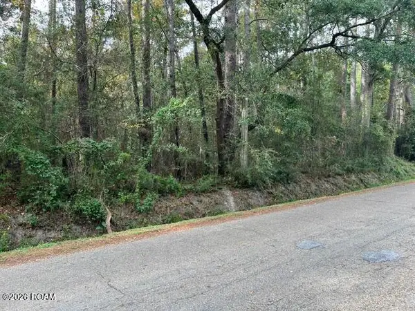 17-21 N Pontchartrain Drive, Lacombe, LA 70445