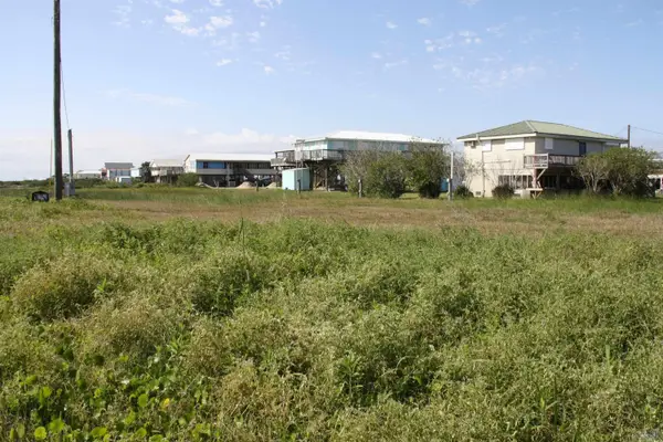 132 Elmwood Ln, Grand Isle, LA 70358