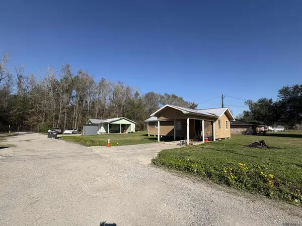 11084 Dave Miller Dr, Geismar, LA 70734