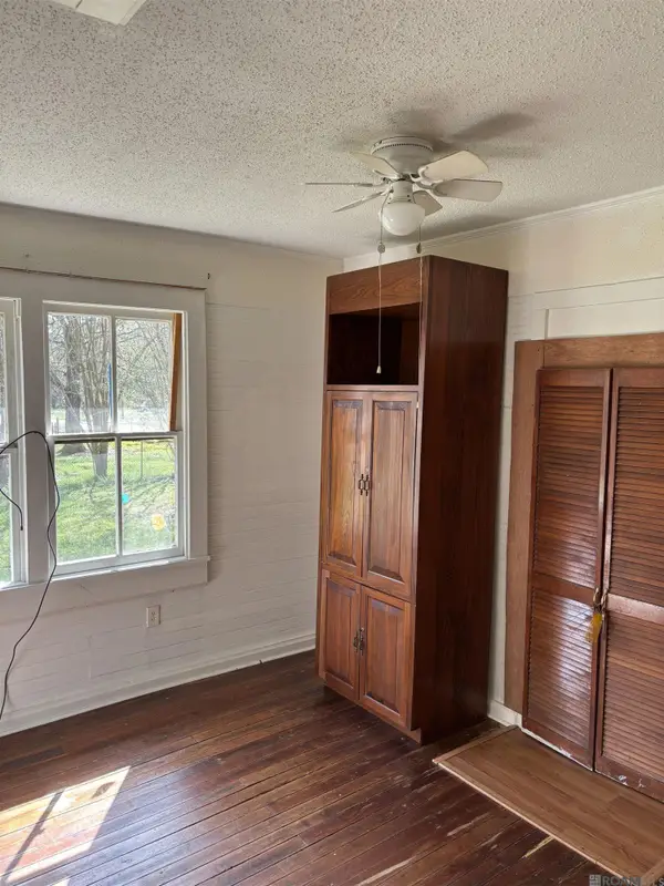 14212 Pine Ln, Walker, LA 70785